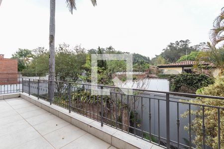 Casa à venda com 350m², 4 quartos e 2 vagas Casa à venda com 350m², 4 quartos e 2 vagasVaranda