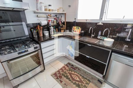 Casa à venda com 350m², 4 quartos e 2 vagas Casa à venda com 350m², 4 quartos e 2 vagasCozinha