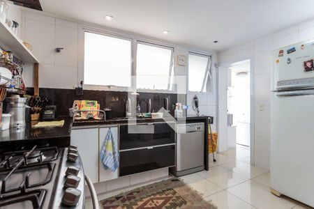 Casa à venda com 350m², 4 quartos e 2 vagas Casa à venda com 350m², 4 quartos e 2 vagasCozinha