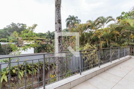 Casa à venda com 350m², 4 quartos e 2 vagas Casa à venda com 350m², 4 quartos e 2 vagasVaranda