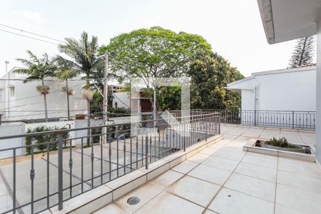 Casa à venda com 350m², 4 quartos e 2 vagas Casa à venda com 350m², 4 quartos e 2 vagasVaranda