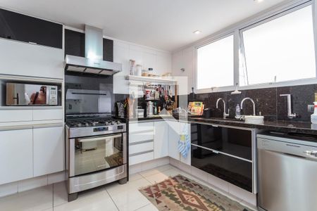 Casa à venda com 350m², 4 quartos e 2 vagas Casa à venda com 350m², 4 quartos e 2 vagasCozinha