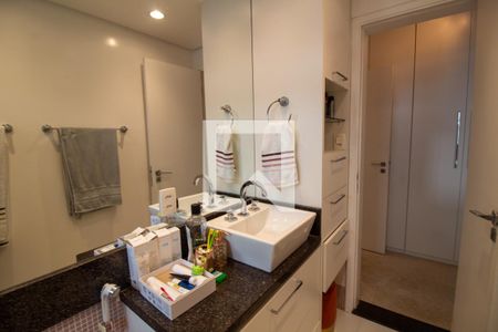 Apartamento à venda com 181m², 3 quartos e 4 vagasBanheiro da Suíte