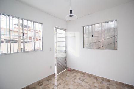 Casa para alugar com 40m², 2 quartos e 1 vaga Casa para alugar com 40m², 2 quartos e 1 vagaSala