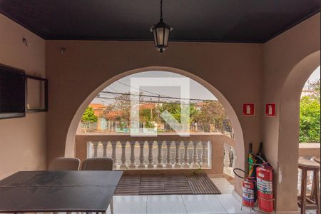 Casa à venda com 290m², 3 quartos e 3 vagas Casa à venda com 290m², 3 quartos e 3 vagasVaranda