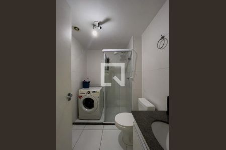 Banheiro de apartamento para alugar com 1 quarto, 32m² em Jardim Santa Teresinha, São Paulo