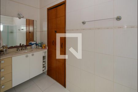 Casa à venda com 419m², 4 quartos e 6 vagasBanheiro da Suíte 4