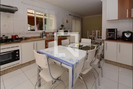 Casa à venda com 419m², 4 quartos e 6 vagasCozinha - Armários