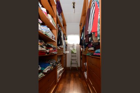 Casa à venda com 419m², 4 quartos e 6 vagasSuite 4 - closet