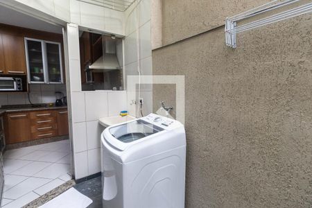 Casa de condomínio à venda com 100m², 3 quartos e 2 vagasÁrea de serviço