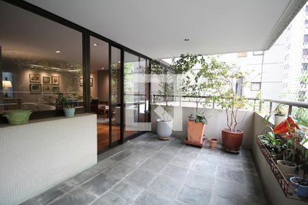 Apartamento à venda com 180m², 3 quartos e 3 vagasSacada