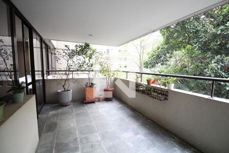 Apartamento à venda com 180m², 3 quartos e 3 vagasSacada