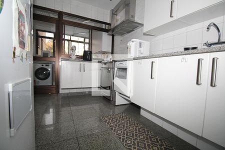 Apartamento à venda com 180m², 3 quartos e 3 vagasCozinha