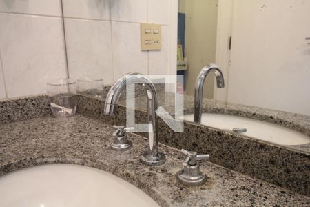 Apartamento à venda com 180m², 3 quartos e 3 vagasBanheiro