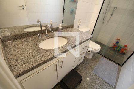 Apartamento à venda com 180m², 3 quartos e 3 vagasBanheiro