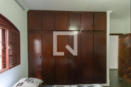 Casa à venda com 210m², 2 quartos e 4 vagasSuíte