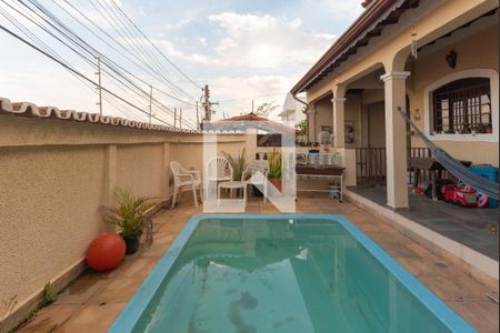 Casa à venda com 210m², 2 quartos e 4 vagasPiscina