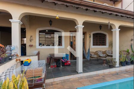 Casa à venda com 210m², 2 quartos e 4 vagasPiscina