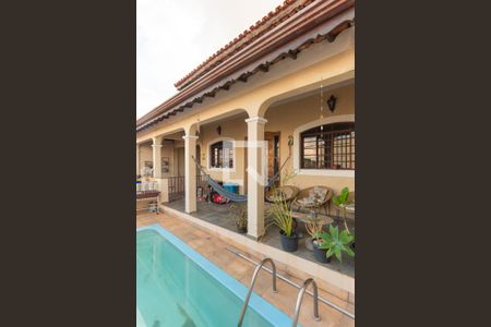 Casa à venda com 210m², 2 quartos e 4 vagasVaranda