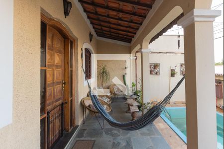 Casa à venda com 210m², 2 quartos e 4 vagasVaranda