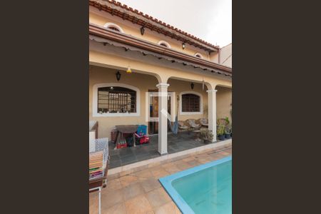 Casa à venda com 210m², 2 quartos e 4 vagasPiscina