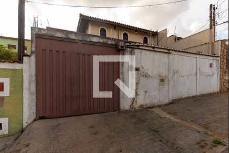 Casa à venda com 210m², 2 quartos e 4 vagasFachada