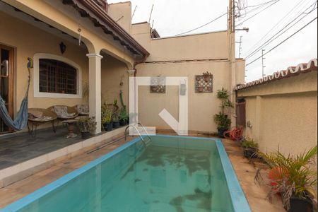 Casa à venda com 210m², 2 quartos e 4 vagasPiscina