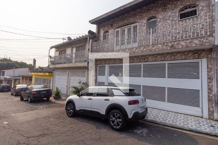 Casa à venda com 120m², 4 quartos e 3 vagas Casa à venda com 120m², 4 quartos e 3 vagasFachada