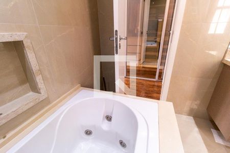 Apartamento à venda com 161m², 3 quartos e 4 vagasBanheiro da Suíte 1