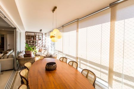 Sala  de apartamento para alugar com 3 quartos, 196m² em Empresarial 18 do Forte, Barueri