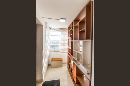 Hall de entrada de apartamento para alugar com 3 quartos, 196m² em Empresarial 18 do Forte, Barueri