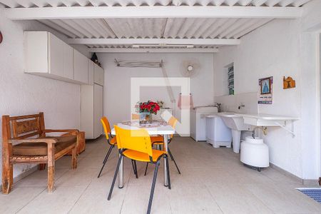 Casa à venda com 280m², 3 quartos e 2 vagasQuintal