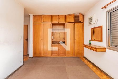 Casa à venda com 342m², 4 quartos e 8 vagasSuíte