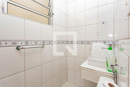 Casa à venda com 342m², 4 quartos e 8 vagasBanheiro de serviço