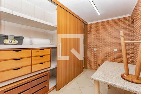 Casa à venda com 342m², 4 quartos e 8 vagasQuarto de Serviço
