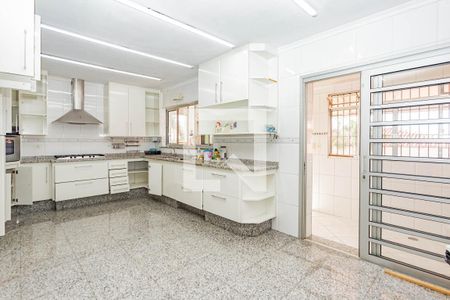 Casa à venda com 342m², 4 quartos e 8 vagasCozinha