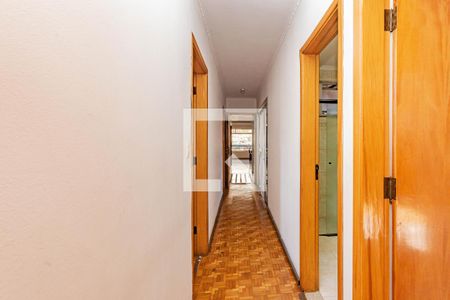 Casa à venda com 342m², 4 quartos e 8 vagasCorredor