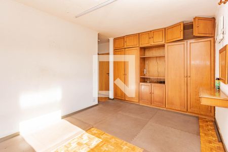 Casa à venda com 342m², 4 quartos e 8 vagasSuíte