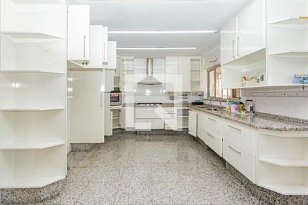 Casa à venda com 342m², 4 quartos e 8 vagasCozinha