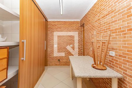 Casa à venda com 342m², 4 quartos e 8 vagasQuarto de Serviço