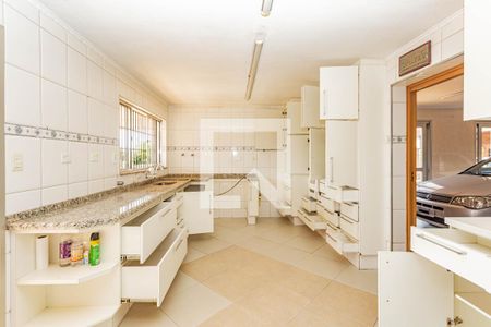 Casa à venda com 342m², 4 quartos e 8 vagasCozinha 2