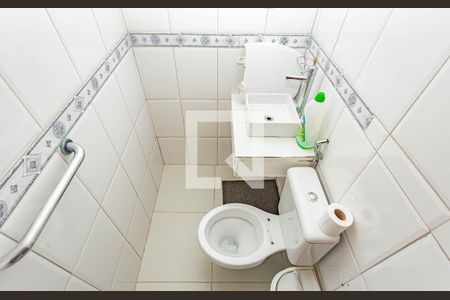 Casa à venda com 342m², 4 quartos e 8 vagasBanheiro de serviço