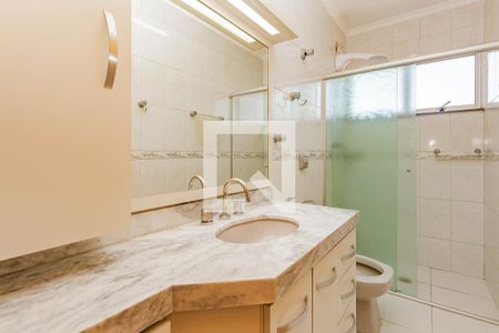 Casa à venda com 342m², 4 quartos e 8 vagasBanheiro da Suíte