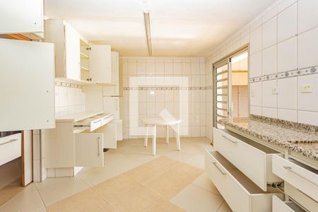 Casa à venda com 342m², 4 quartos e 8 vagasCozinha 2