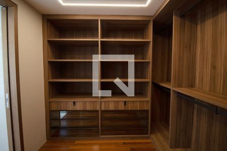 Apartamento à venda com 215m², 2 quartos e 3 vagasCloset da suíte 1