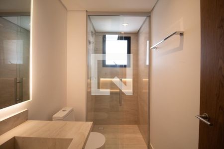 Apartamento à venda com 215m², 2 quartos e 3 vagasBanheiro da Suíte 2