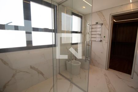 Apartamento à venda com 215m², 2 quartos e 3 vagasBanheiro da Suíte 1