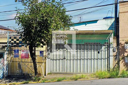 Casa à venda com 240m², 5 quartos e 5 vagasFachada e placa