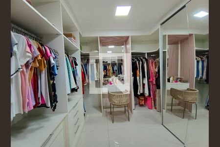 Casa de condomínio à venda com 600m², 5 quartos e 2 vagasCloset da Suíte 1