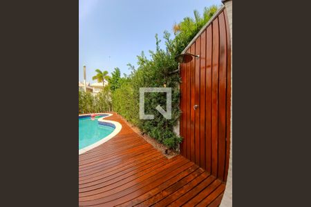 Casa de condomínio à venda com 600m², 5 quartos e 2 vagasChuveirão